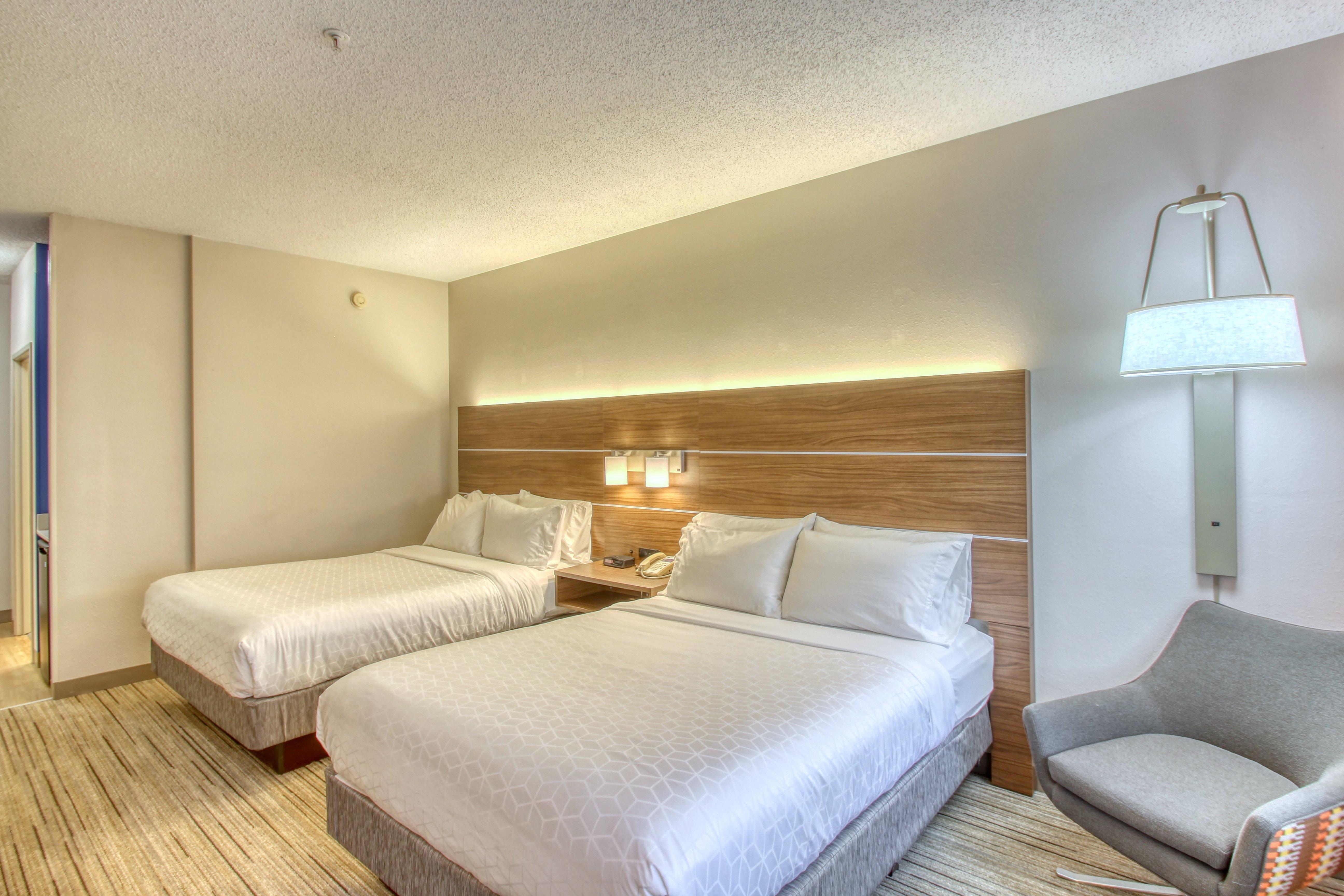 Holiday Inn Express Hotel & Suites Oshkosh - State Route 41 By Ihg Exterior photo