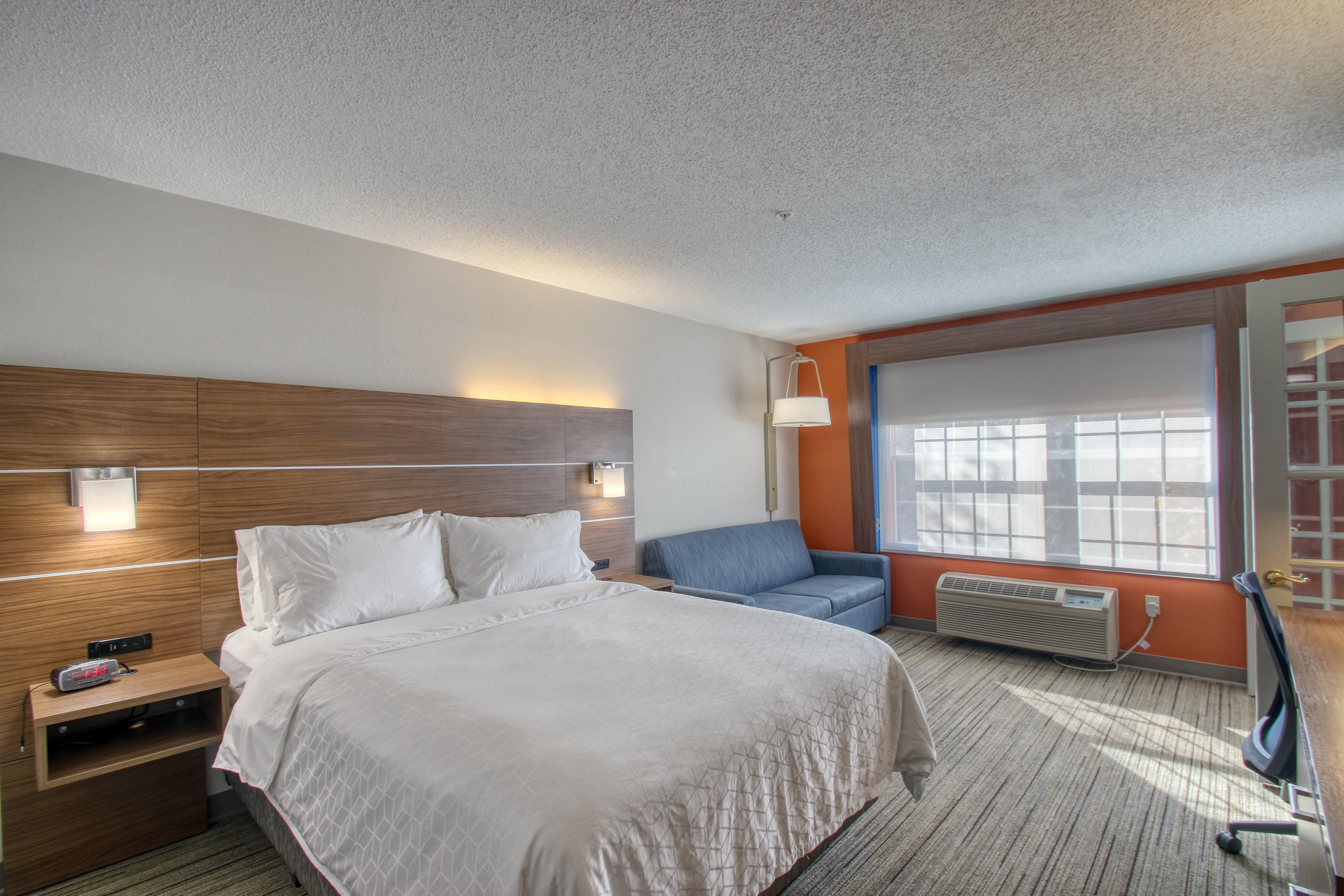 Holiday Inn Express Hotel & Suites Oshkosh - State Route 41 By Ihg Exterior photo