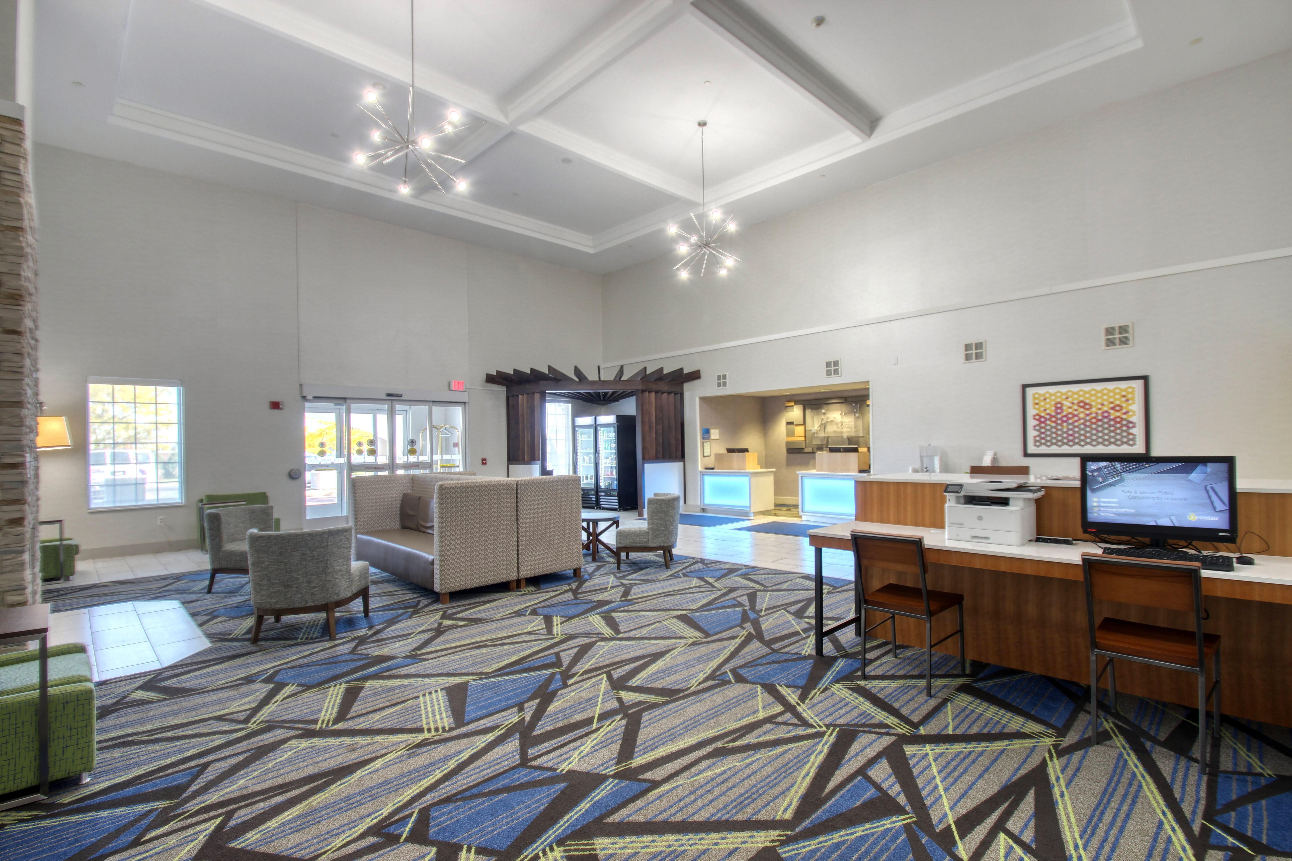 Holiday Inn Express Hotel & Suites Oshkosh - State Route 41 By Ihg Exterior photo