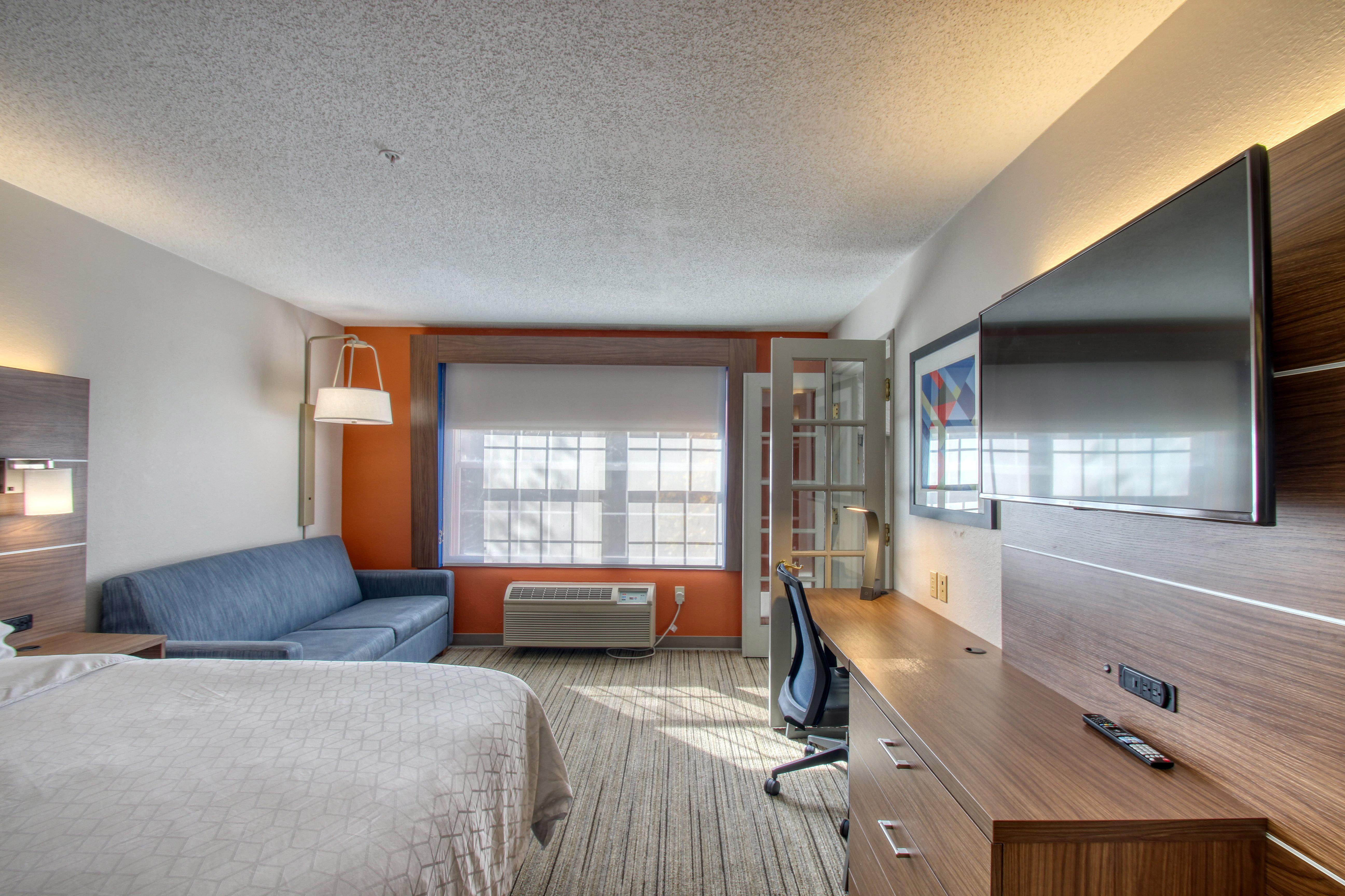 Holiday Inn Express Hotel & Suites Oshkosh - State Route 41 By Ihg Exterior photo