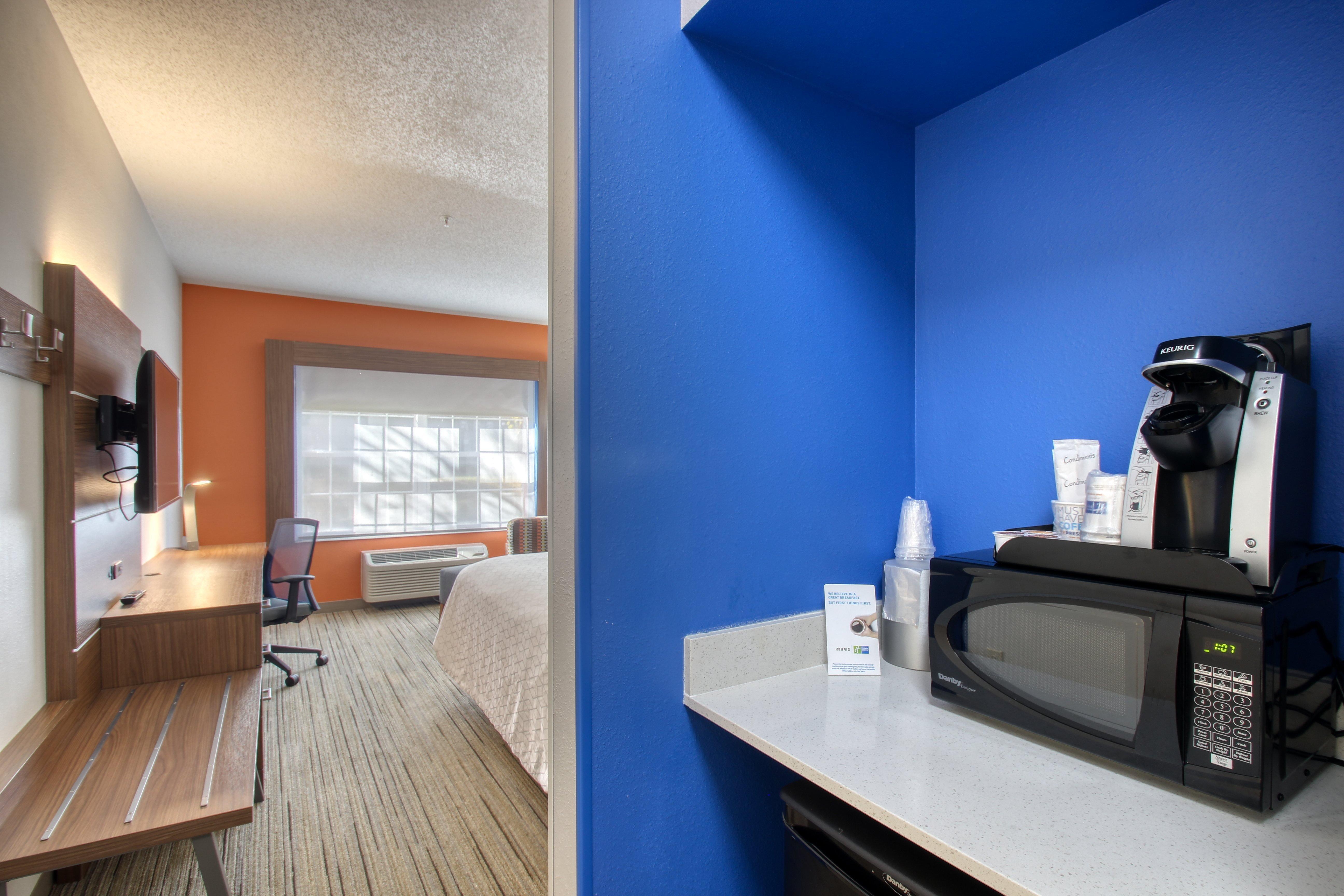 Holiday Inn Express Hotel & Suites Oshkosh - State Route 41 By Ihg Exterior photo