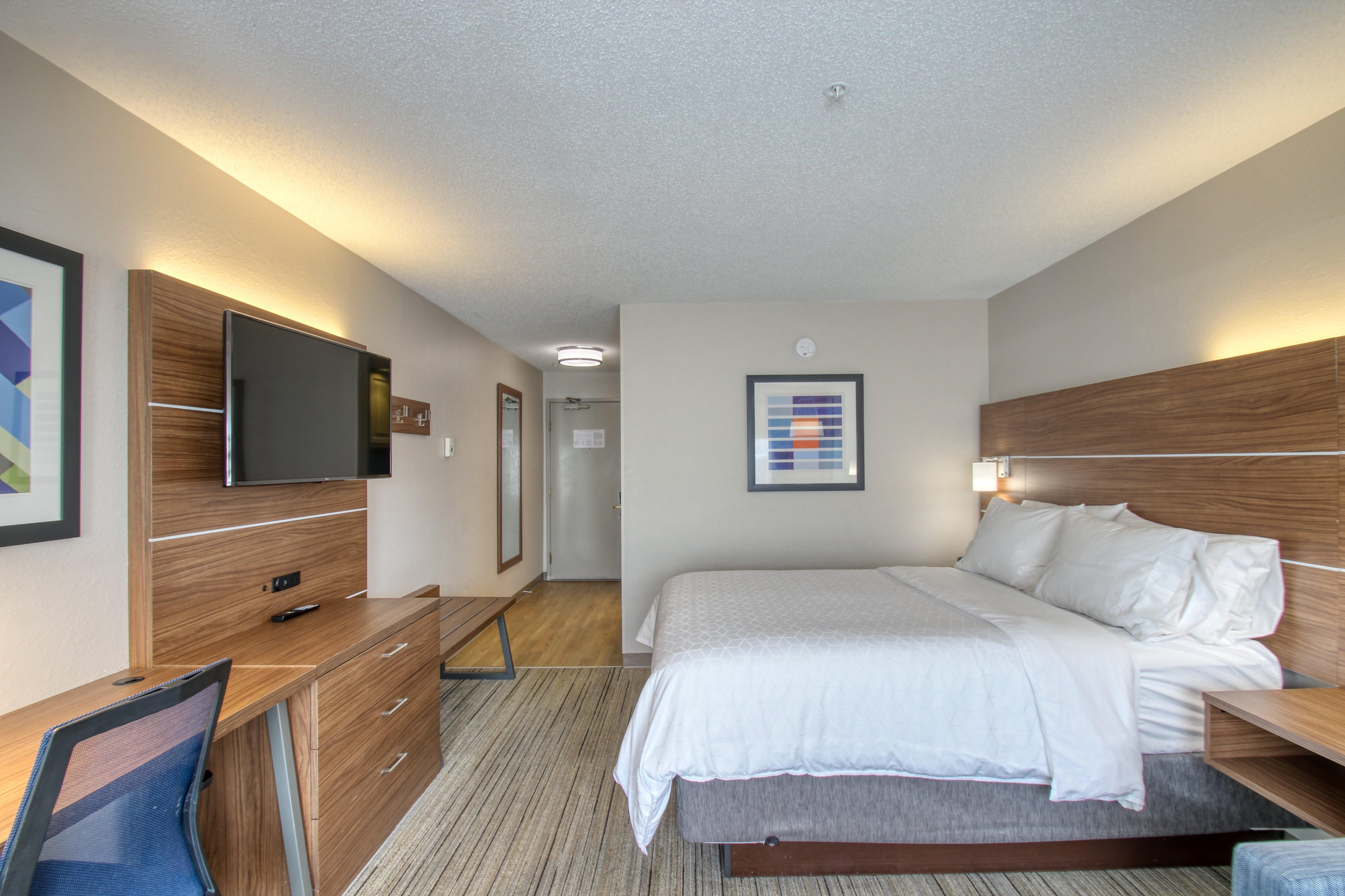 Holiday Inn Express Hotel & Suites Oshkosh - State Route 41 By Ihg Exterior photo