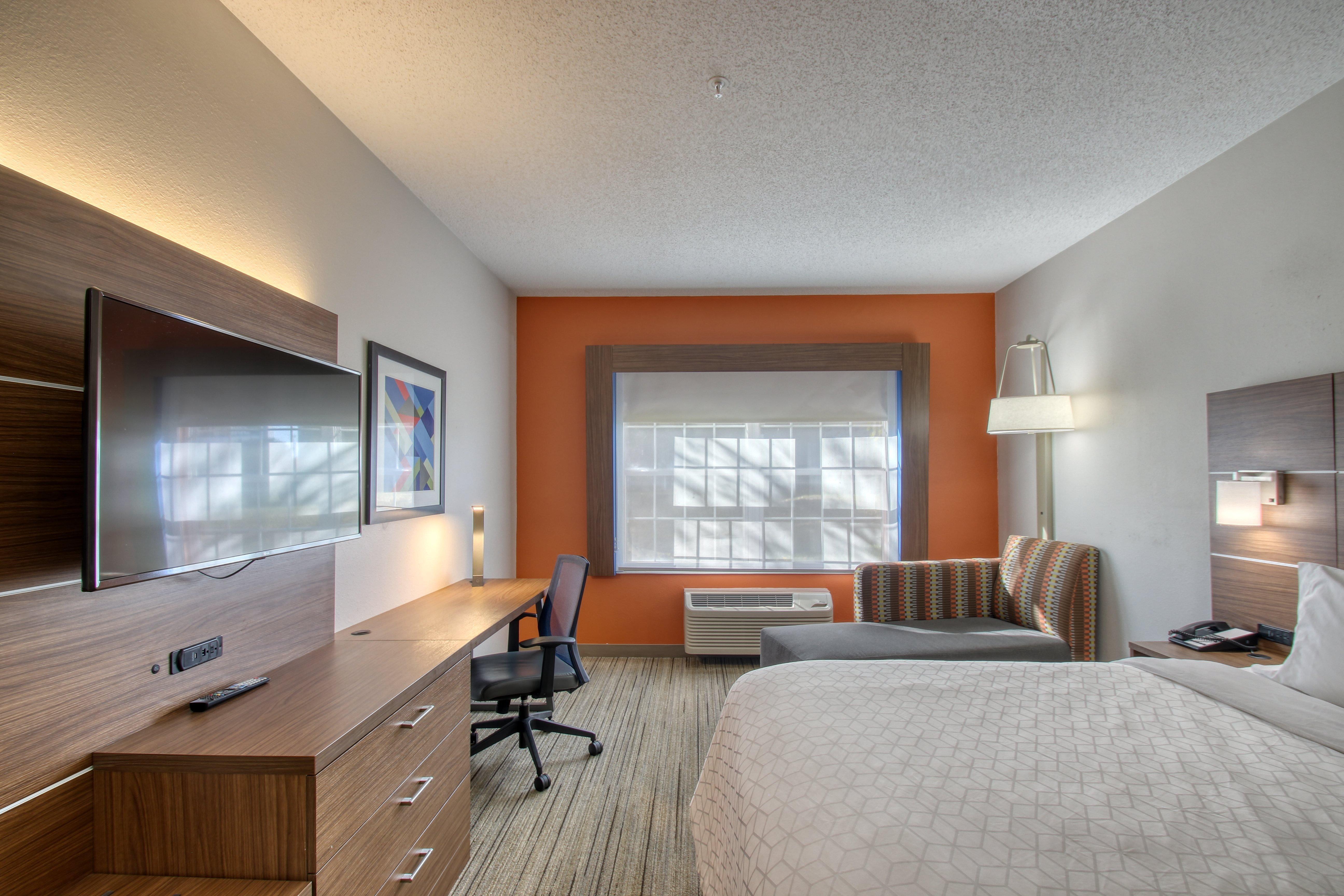 Holiday Inn Express Hotel & Suites Oshkosh - State Route 41 By Ihg Exterior photo