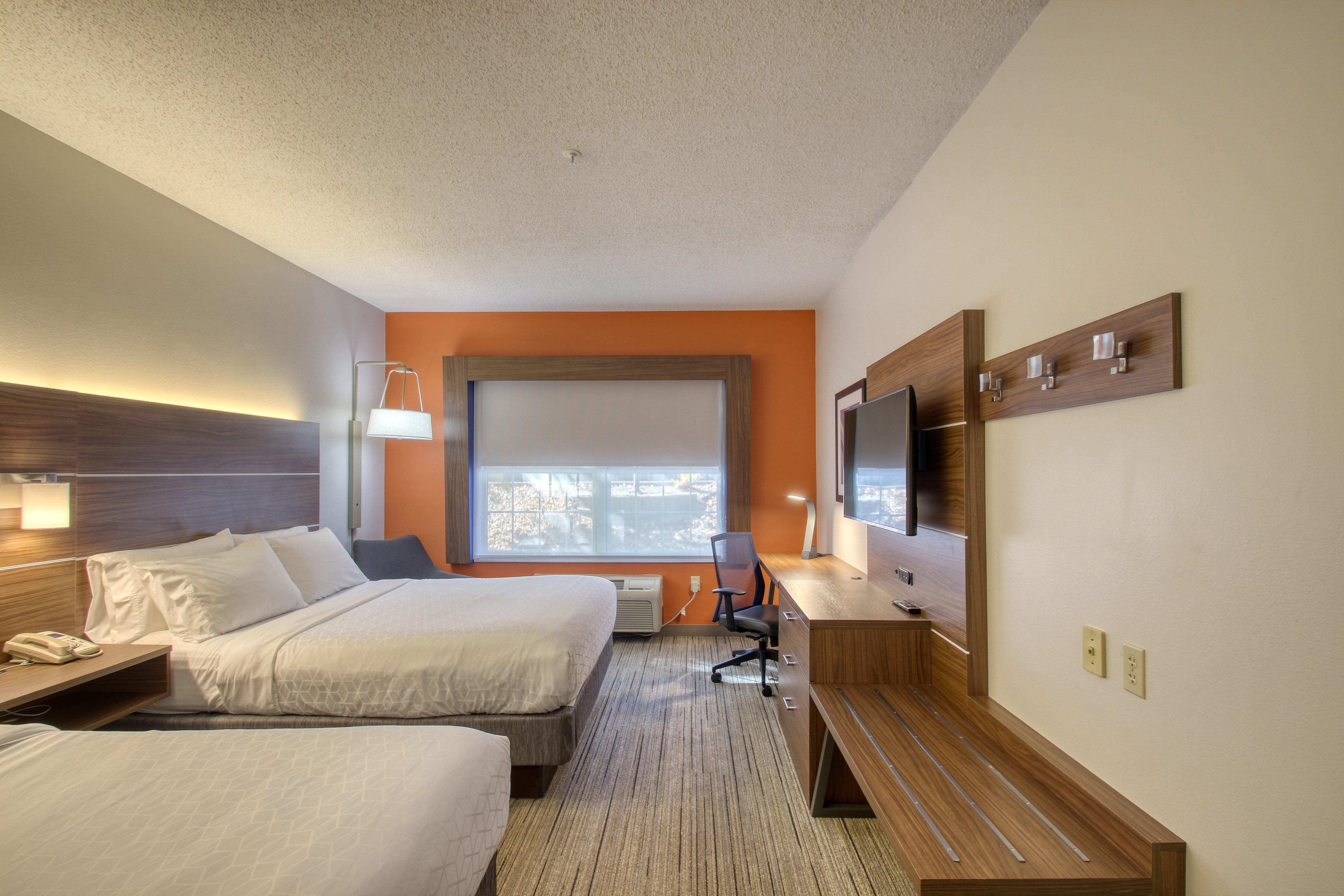 Holiday Inn Express Hotel & Suites Oshkosh - State Route 41 By Ihg Exterior photo