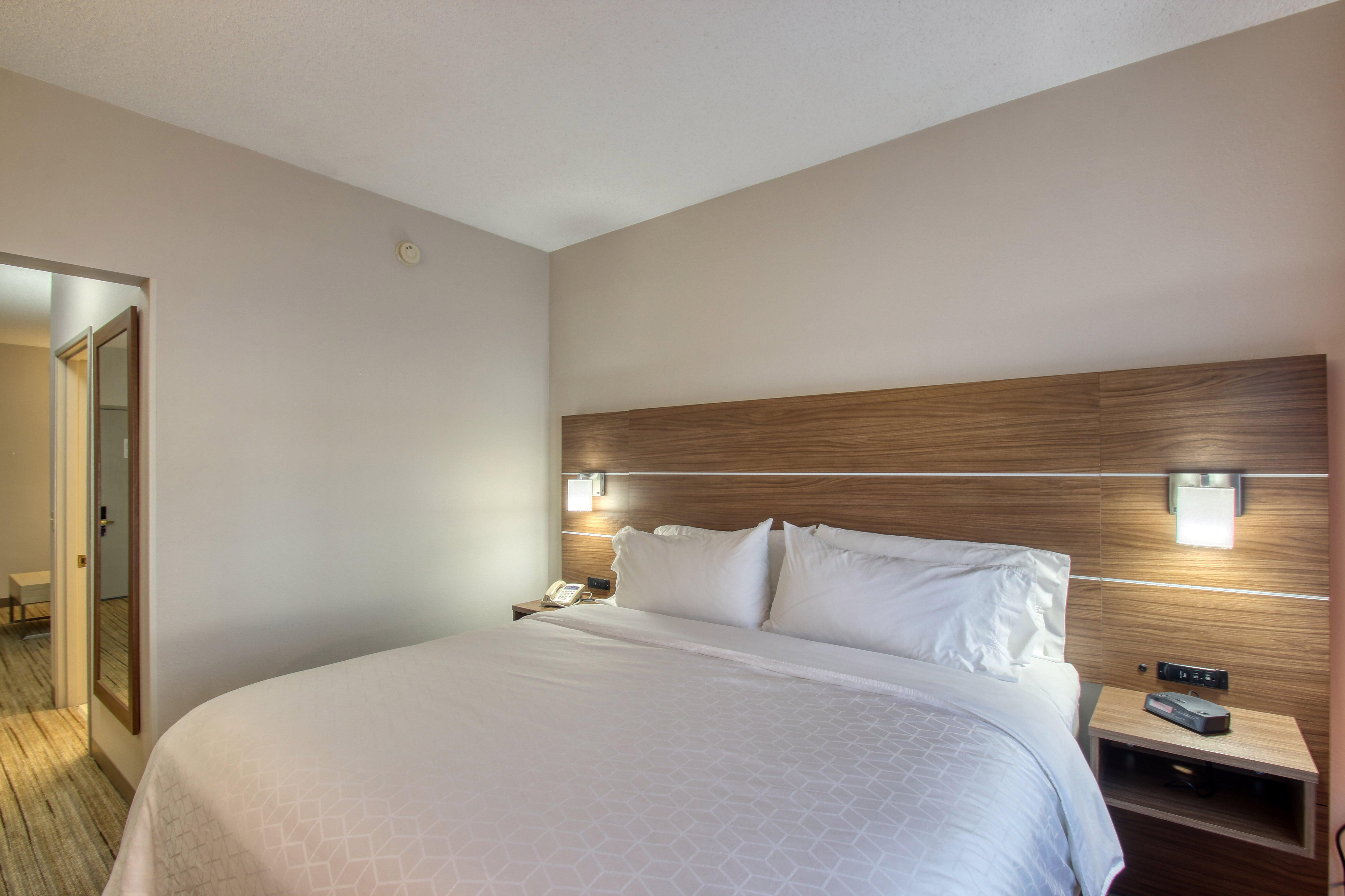 Holiday Inn Express Hotel & Suites Oshkosh - State Route 41 By Ihg Exterior photo