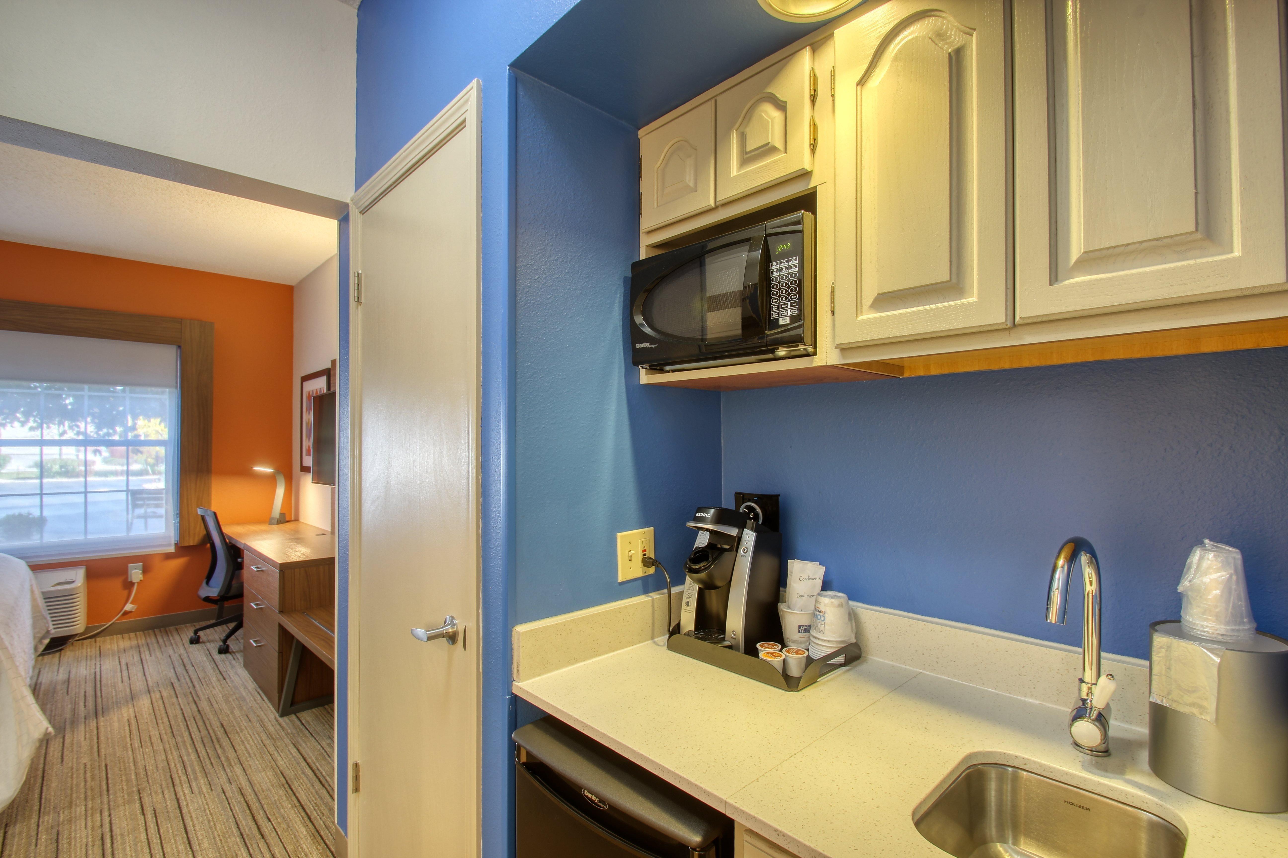 Holiday Inn Express Hotel & Suites Oshkosh - State Route 41 By Ihg Exterior photo
