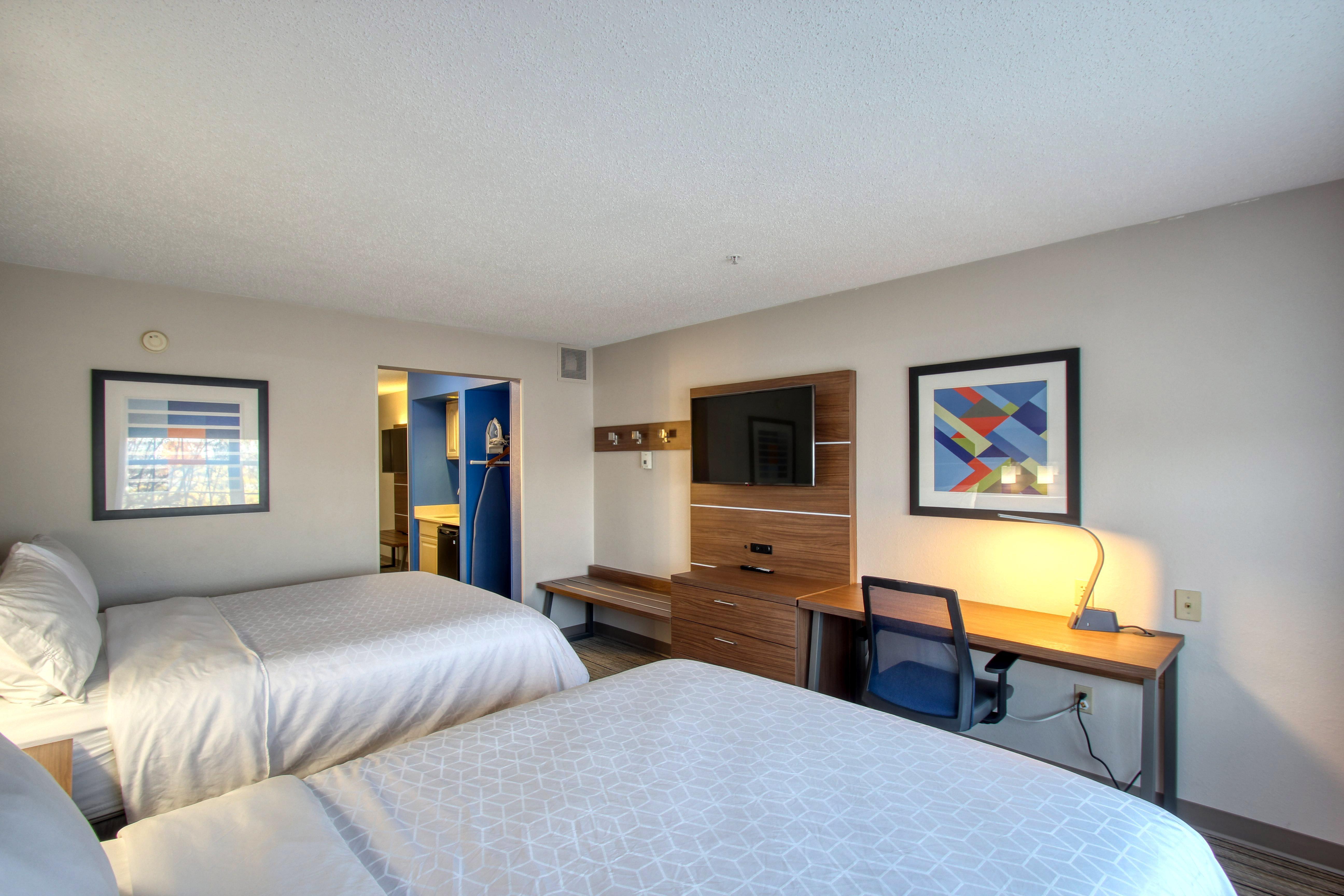 Holiday Inn Express Hotel & Suites Oshkosh - State Route 41 By Ihg Exterior photo