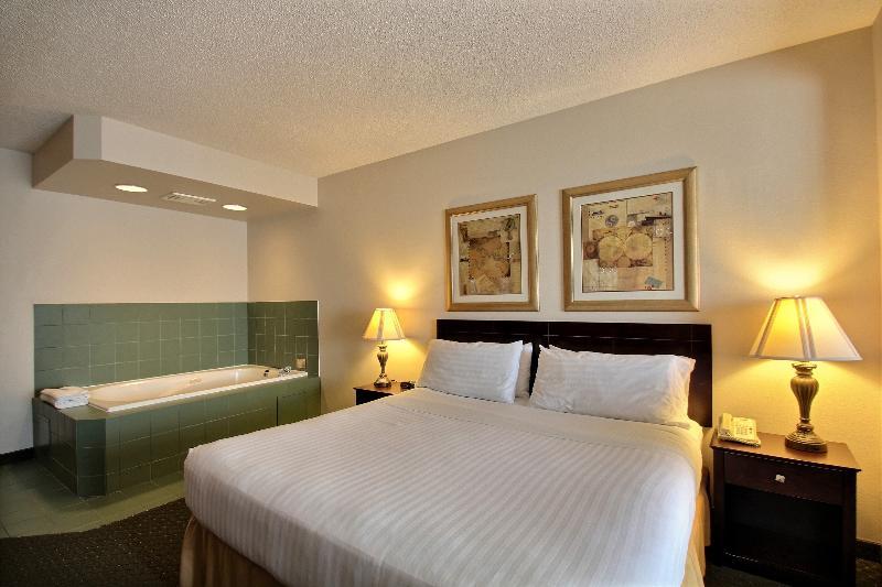Holiday Inn Express Hotel & Suites Oshkosh - State Route 41 By Ihg Exterior photo