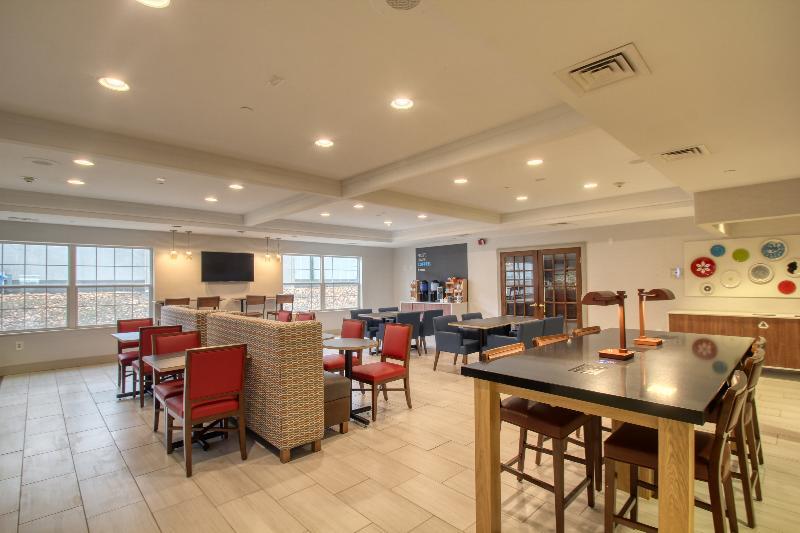Holiday Inn Express Hotel & Suites Oshkosh - State Route 41 By Ihg Exterior photo